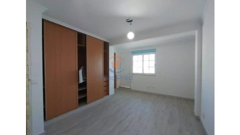 Moradia T3 para Venda em Carcavelos e Parede