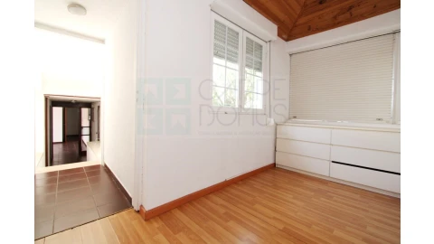 Moradia T6 para Venda em Carcavelos e Parede