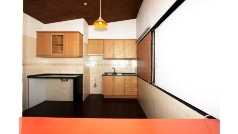 Moradia T6 para Venda em Carcavelos e Parede