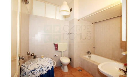 Moradia T6 para Venda em Carcavelos e Parede