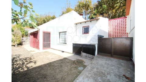 Moradia T6 para Venda em Carcavelos e Parede