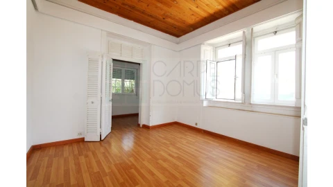 Moradia T6 para Venda em Carcavelos e Parede