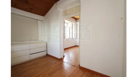 Moradia T6 para Venda em Carcavelos e Parede