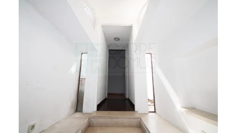 Moradia T6 para Venda em Carcavelos e Parede