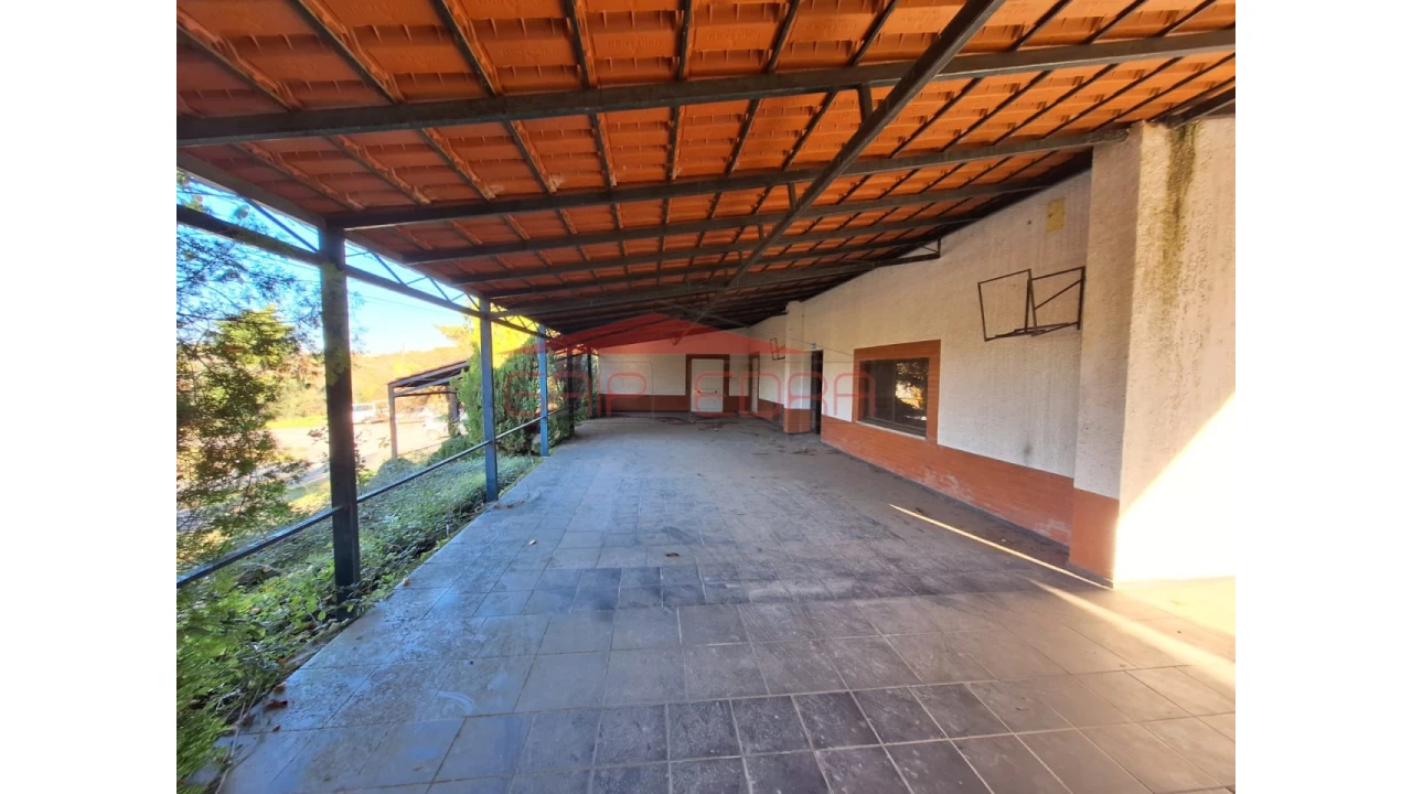 Moradia T4 para Venda em Erada Foto 3