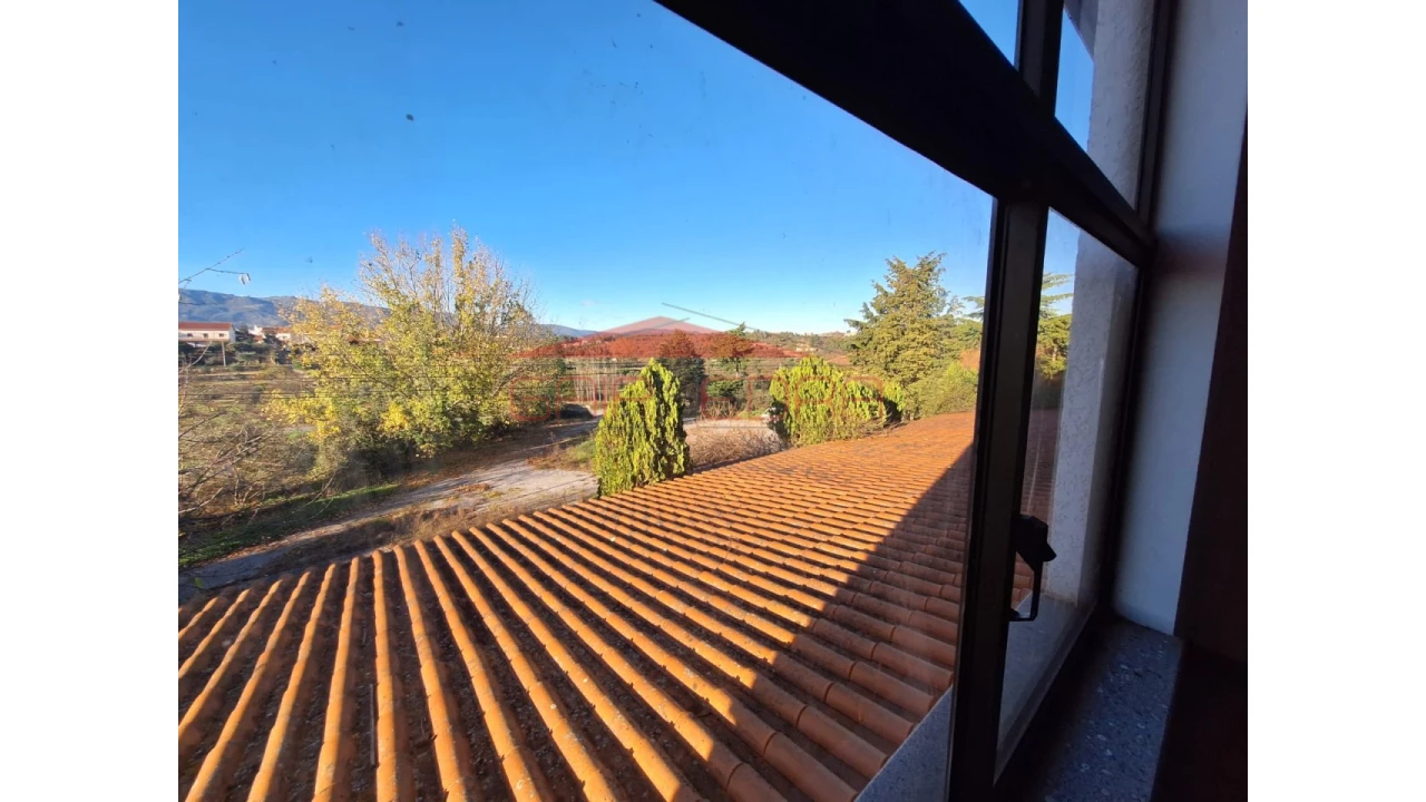 Moradia T4 para Venda em Erada Foto 11