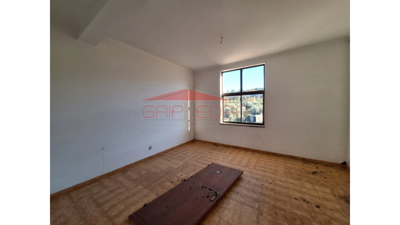 Moradia T4 para Venda em Erada Foto 18