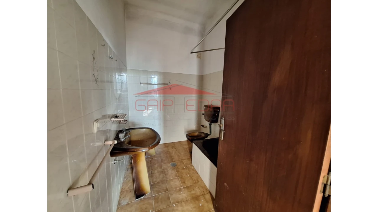 Moradia T4 para Venda em Erada Foto 19