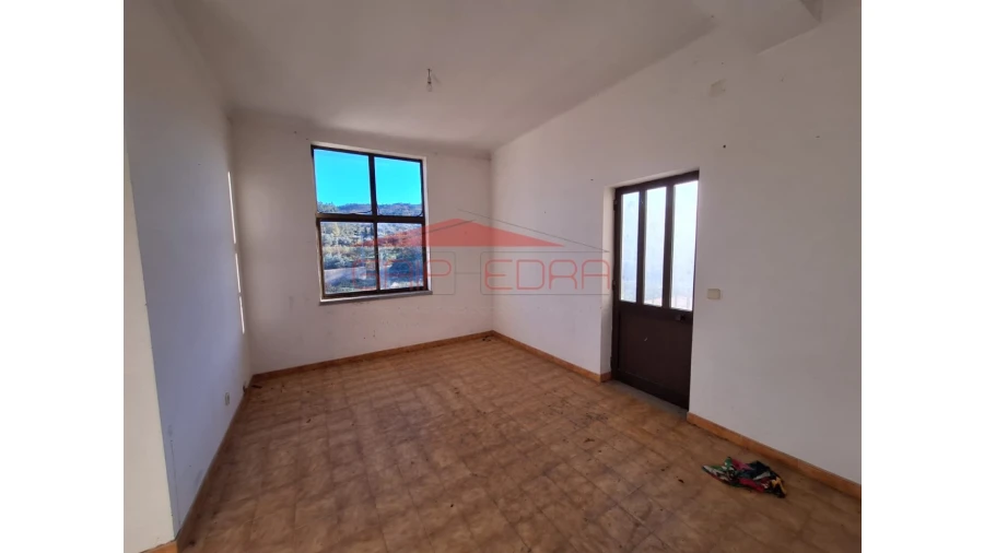 Moradia T4 para Venda em Erada Foto 17