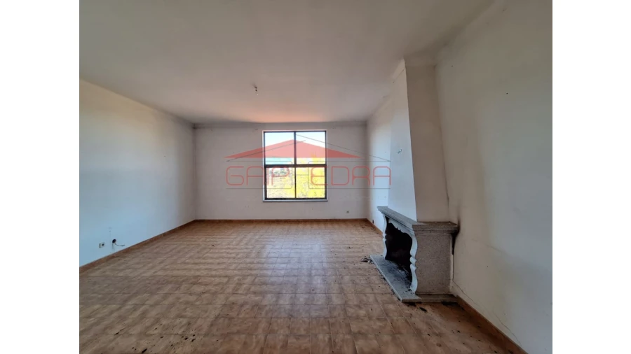 Moradia T4 para Venda em Erada Foto 13