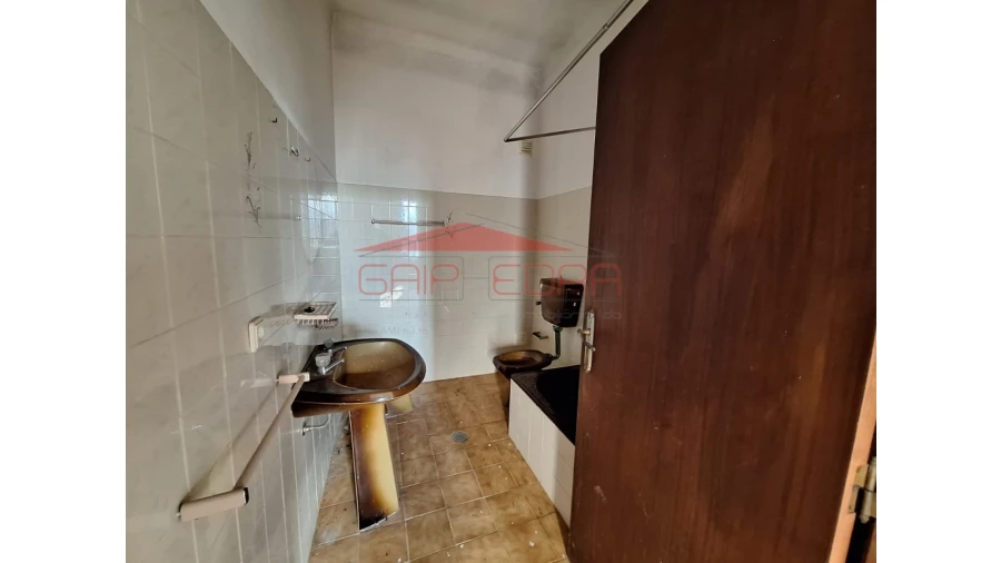 Moradia T4 para Venda em Erada Foto 19