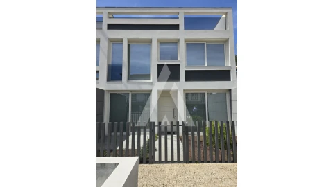 Moradia T3 para Venda em Santa Maria Maior e Monserrate e Meadela