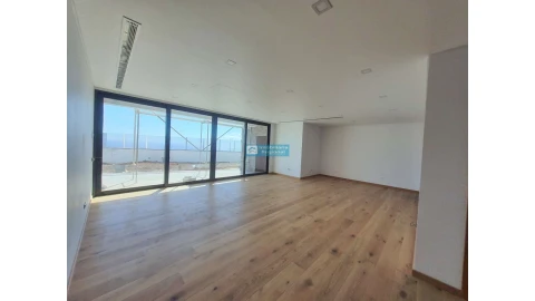 Moradia T3 para Venda em São Gonçalo