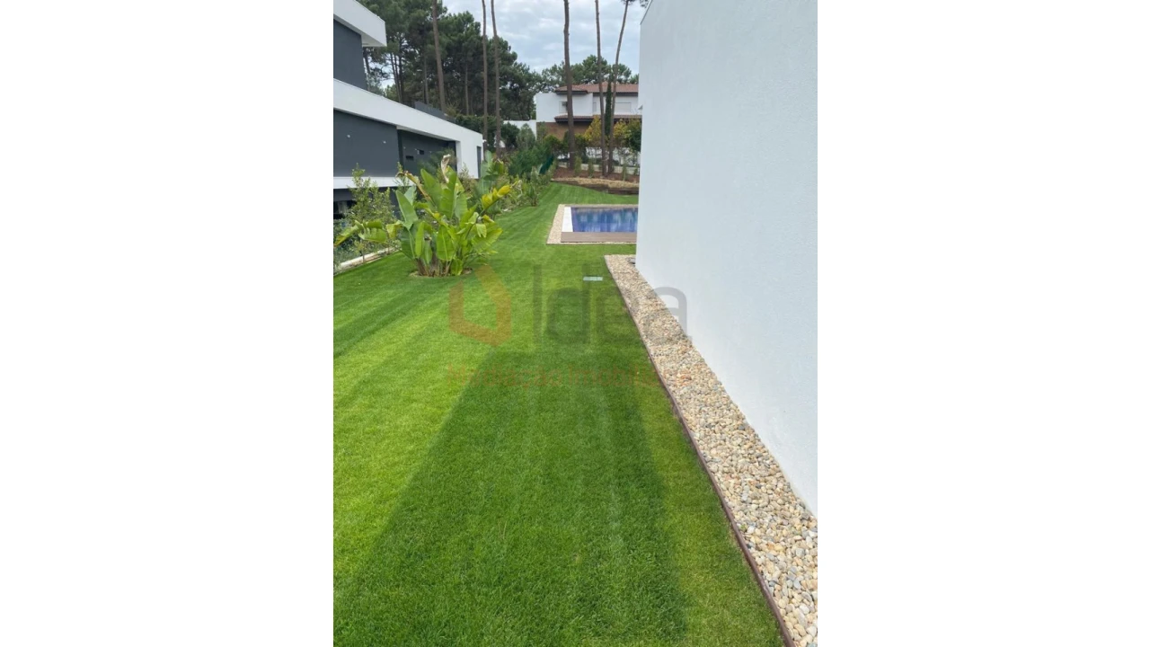 Moradia T4 para Venda em Charneca de Caparica e Sobreda Foto 7