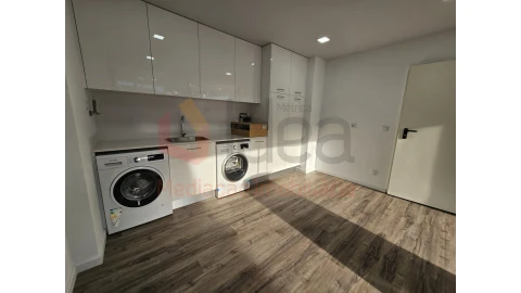 Moradia T4 para Venda em Charneca de Caparica e Sobreda