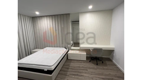 Moradia T4 para Venda em Charneca de Caparica e Sobreda