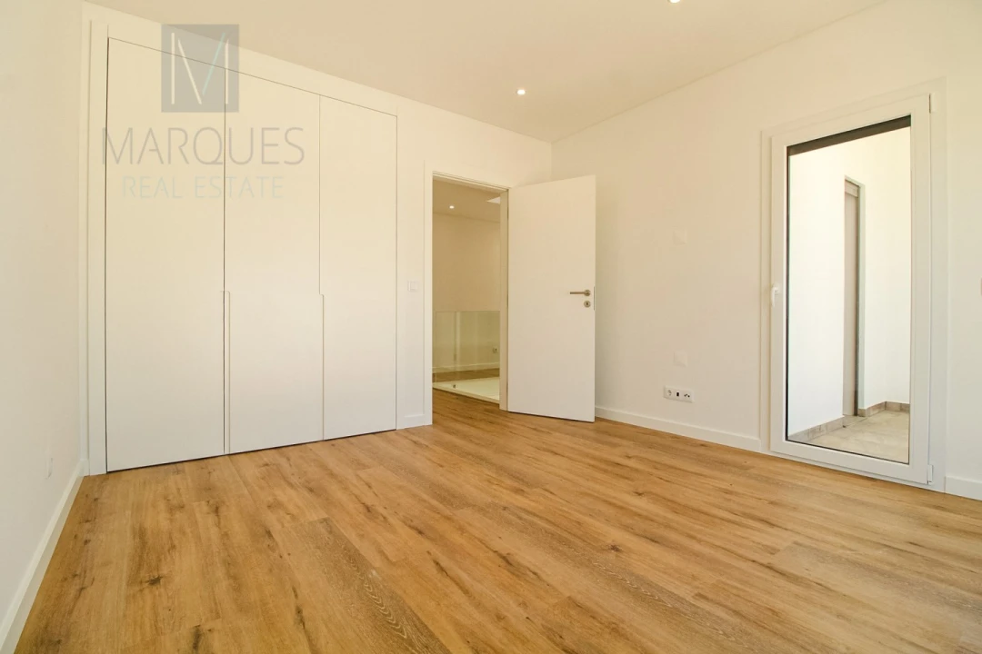 Moradia T4 para Venda em Corroios Foto 38
