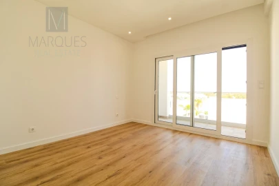 Moradia T4 para Venda em Corroios