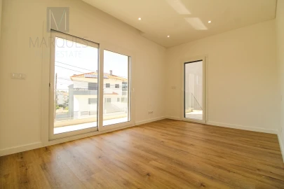 Moradia T4 para Venda em Corroios