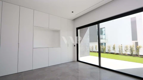 Moradia T5 para Venda em Quarteira