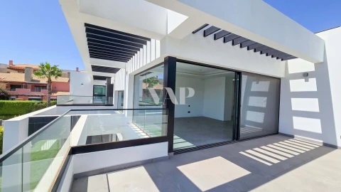 Moradia T5 para Venda em Quarteira