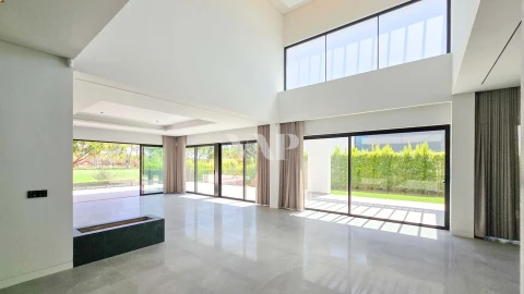 Moradia T5 para Venda em Quarteira