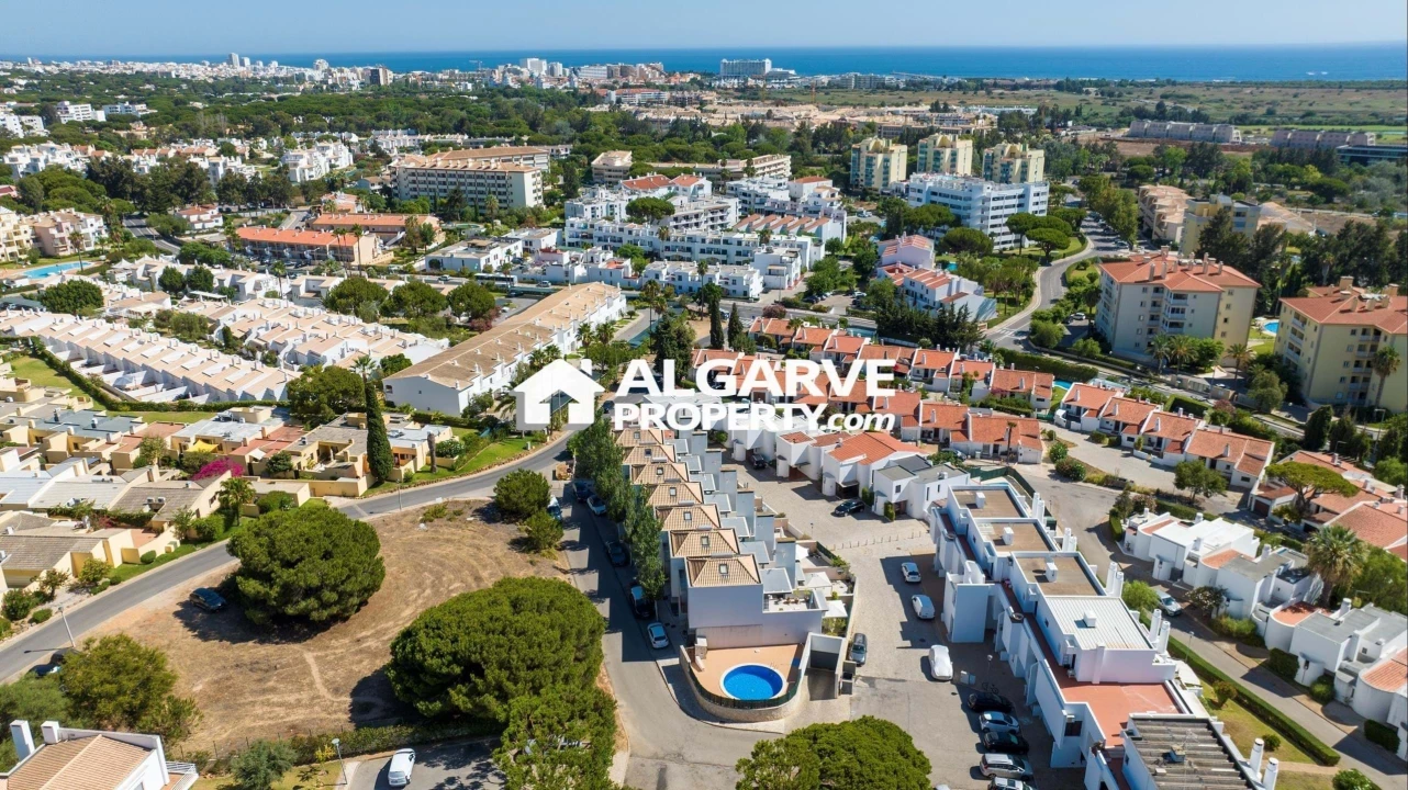 Apartamento T3 para Venda em Quarteira Foto 1