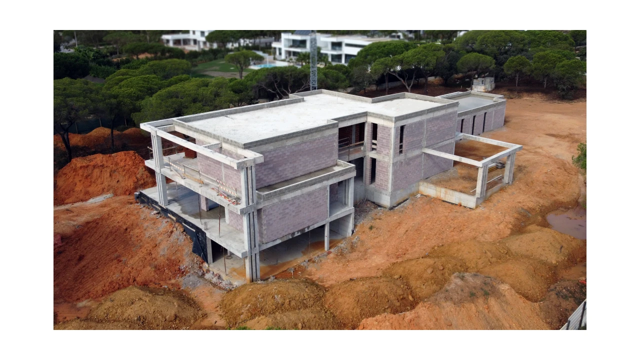 Moradia T6 para Venda em Quarteira Foto 7