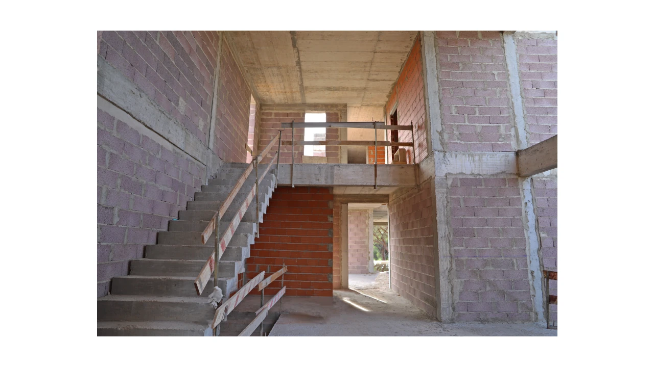 Moradia T6 para Venda em Quarteira Foto 9