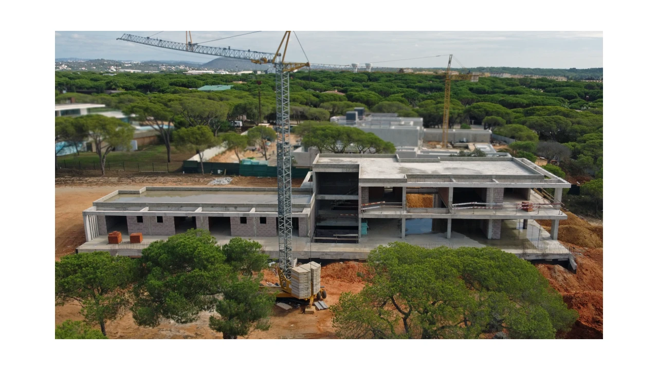 Moradia T6 para Venda em Quarteira Foto 3