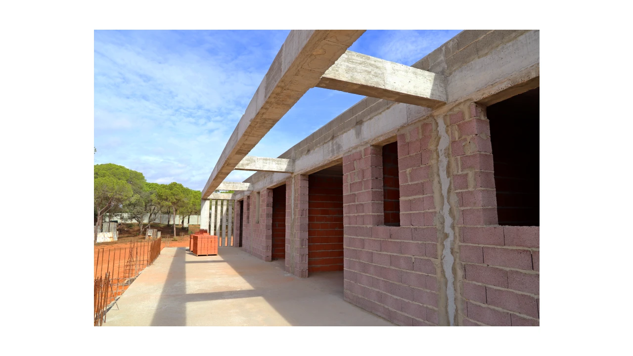 Moradia T6 para Venda em Quarteira Foto 8