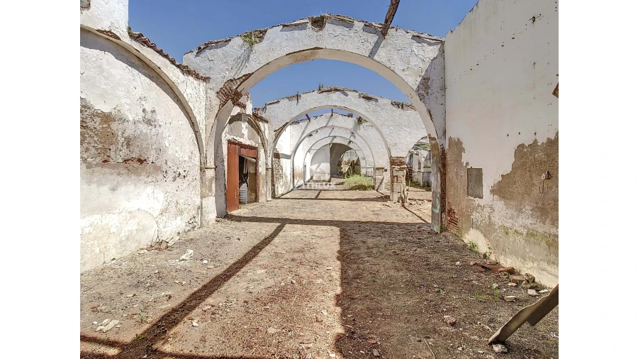 Prédio para Venda em Caia, São Pedro e Alcáçova Foto 3
