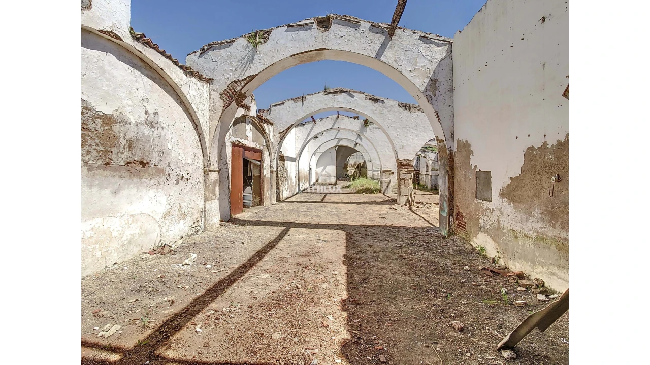 Prédio para Venda em Caia, São Pedro e Alcáçova Foto 1