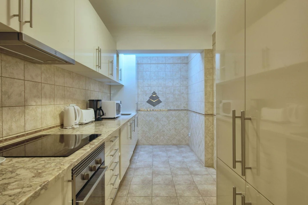 Apartamento T1 para Venda em Estômbar e Parchal Foto 11