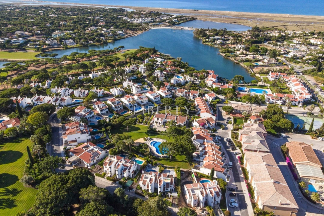 Apartamento para Venda em Almancil Foto 1