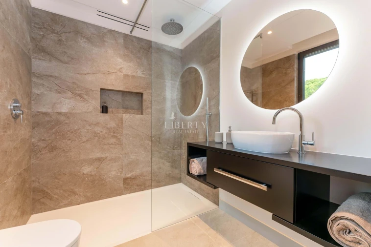 Moradia T7 para Venda em Almancil Foto 27