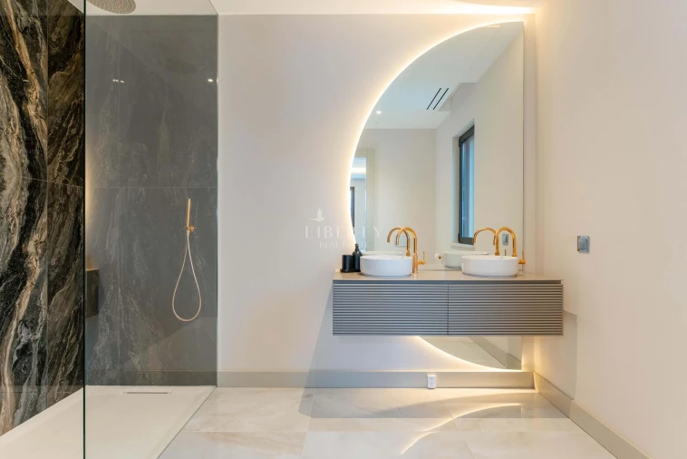 Moradia T7 para Venda em Almancil Foto 21