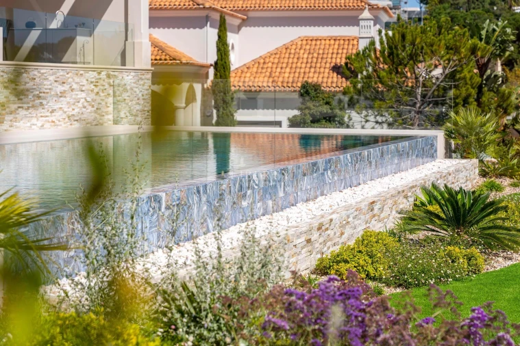 Moradia T7 para Venda em Almancil Foto 16