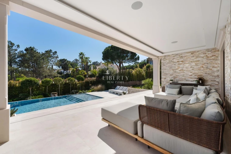 Moradia T7 para Venda em Almancil Foto 13