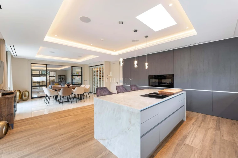 Moradia T7 para Venda em Almancil Foto 11