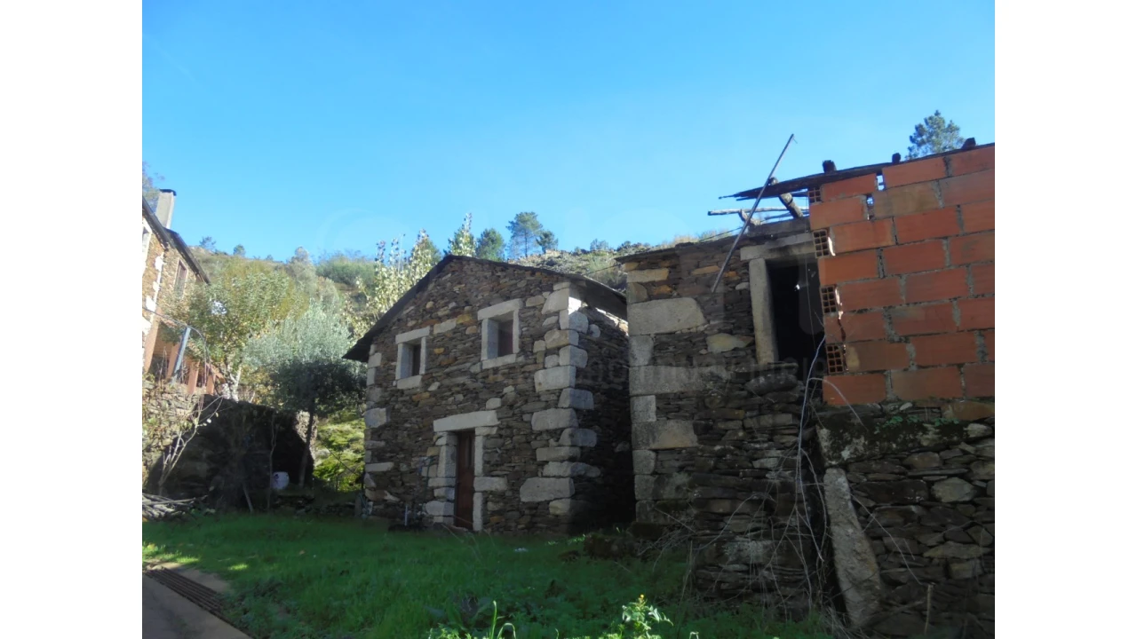 Moradia T2 para Venda em Covelo de Paivó e Janarde Foto 2