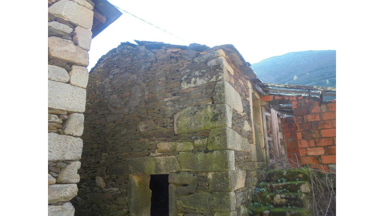 Moradia T2 para Venda em Covelo de Paivó e Janarde Foto 3