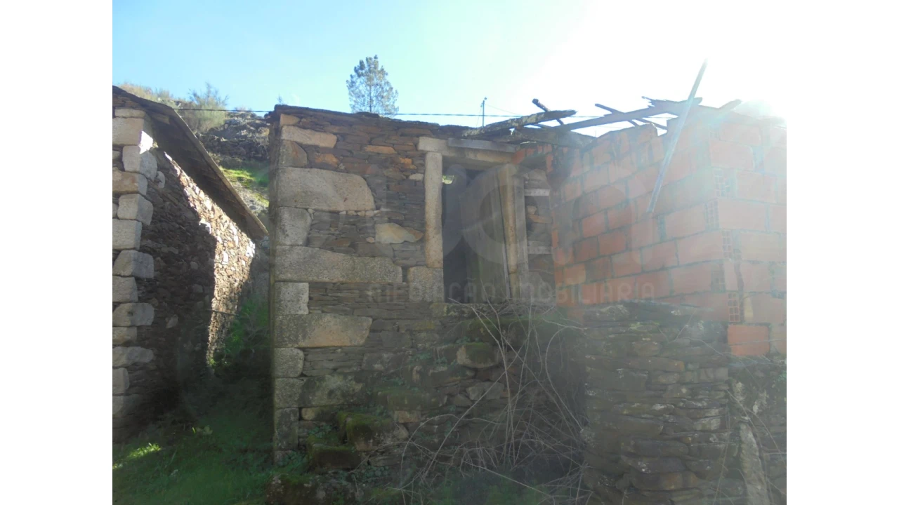 Moradia T2 para Venda em Covelo de Paivó e Janarde Foto 1