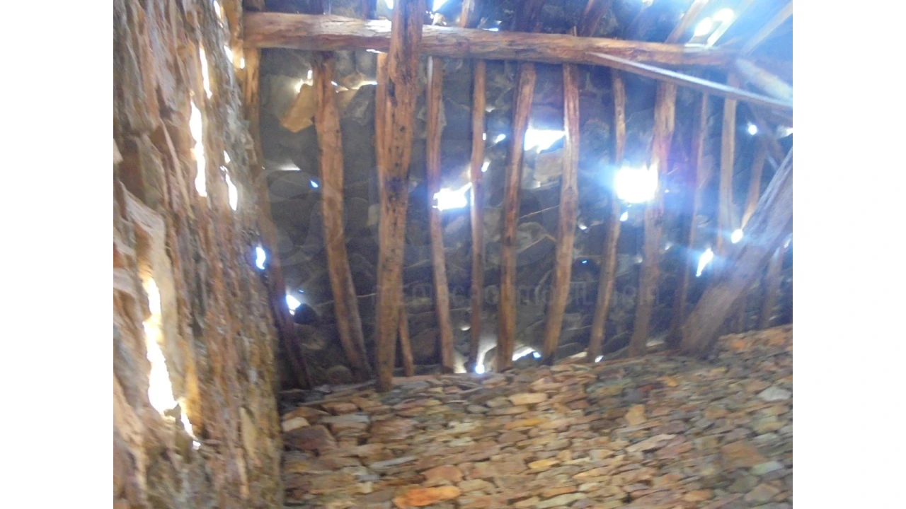 Moradia T2 para Venda em Covelo de Paivó e Janarde Foto 9