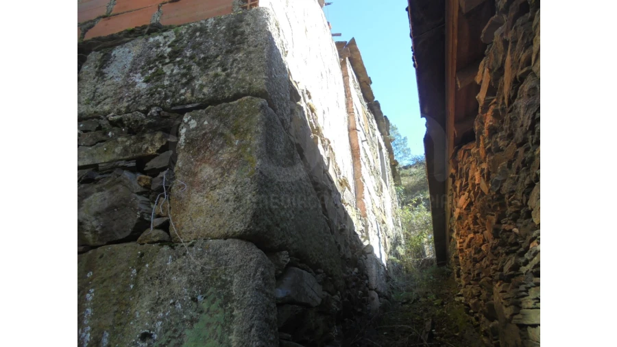 Moradia T2 para Venda em Covelo de Paivó e Janarde Foto 5