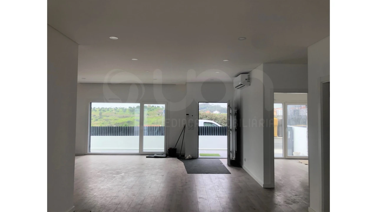 Moradia T4 para Venda em Casal de Cambra Foto 4