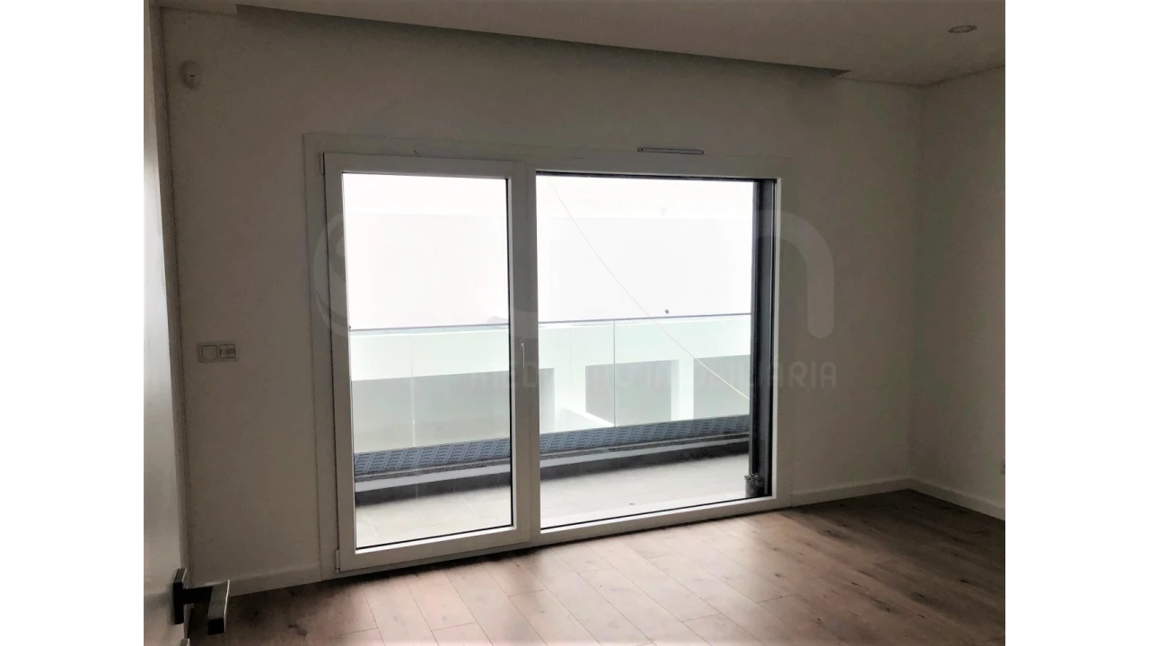 Moradia T4 para Venda em Casal de Cambra Foto 10