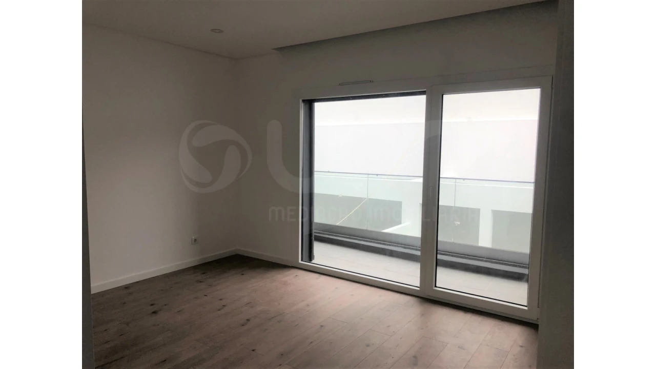 Moradia T4 para Venda em Casal de Cambra Foto 12