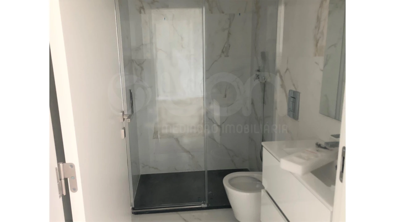 Moradia T4 para Venda em Casal de Cambra Foto 16