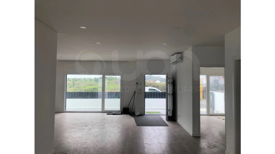 Moradia T4 para Venda em Casal de Cambra Foto 4